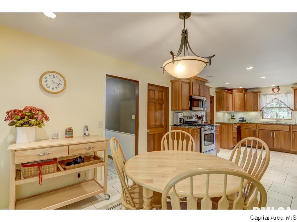 53 Axline Road Chatham, IL 62629 - Photo 9 of 36 Gallery Image 9