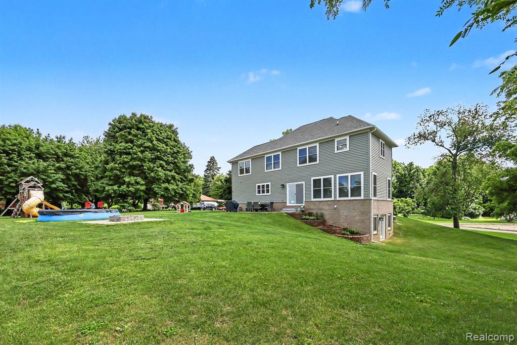 1660 Winthrop Road Bloomfield Hills, MI 48302 - Photo 35 of 38