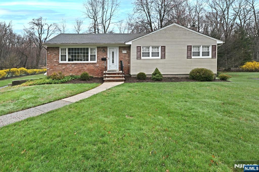 40 Woodside Road Wyckoff, NJ 07481 - Photo 1 of 27