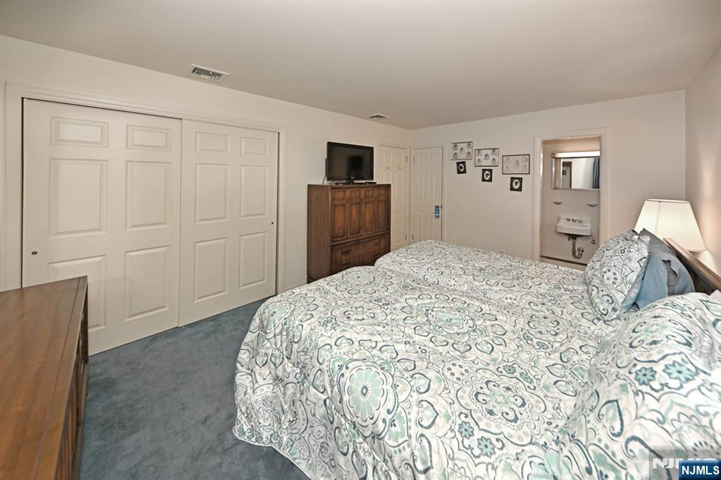 40 Woodside Road Wyckoff, NJ 07481 - Photo 14 of 27