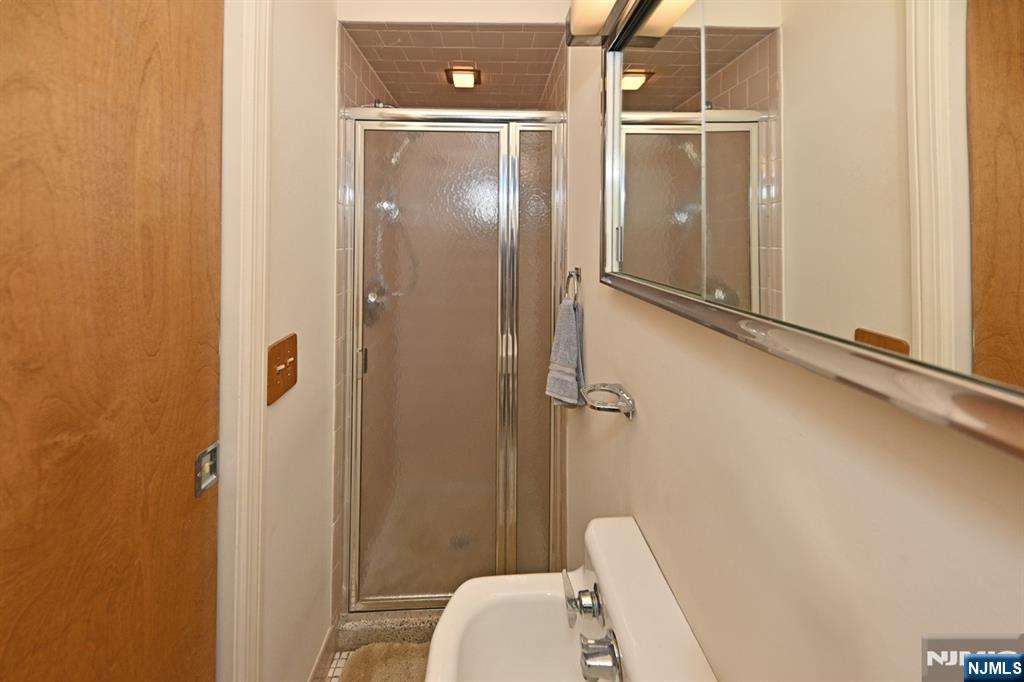 40 Woodside Road Wyckoff, NJ 07481 - Photo 15 of 27