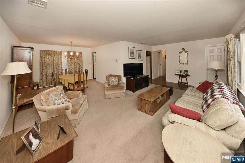 40 Woodside Road Wyckoff, NJ 07481 - Photo 4 of 27