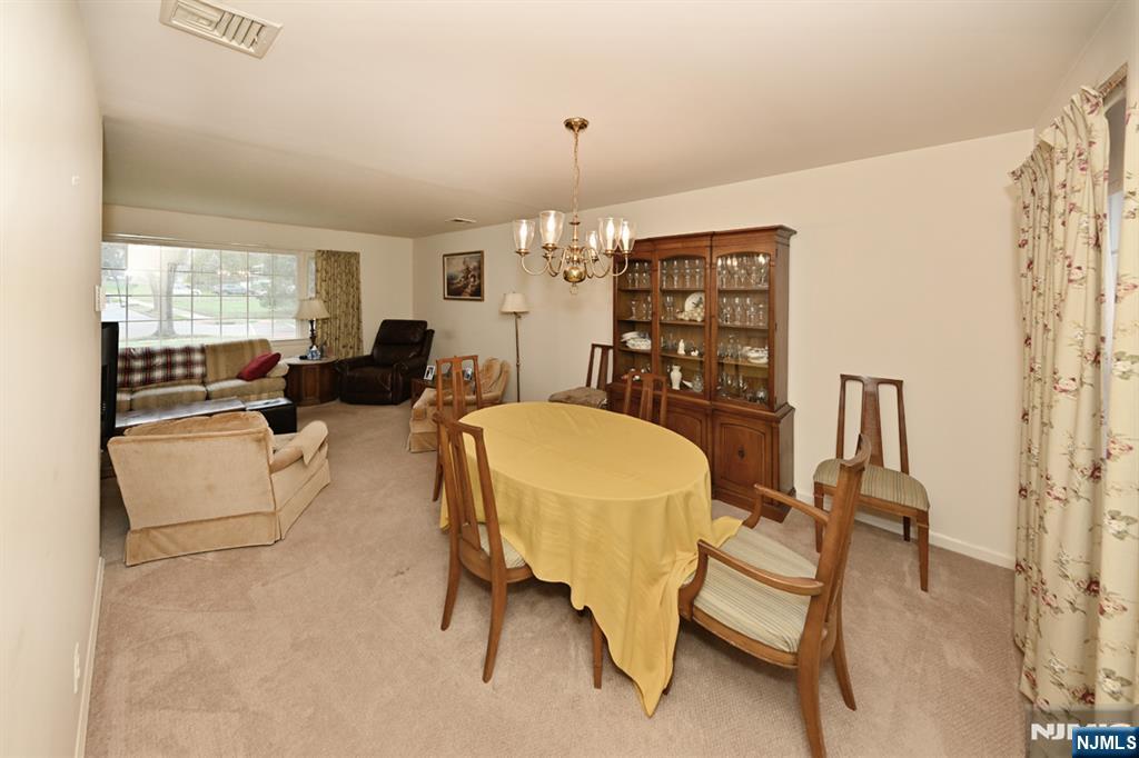 40 Woodside Road Wyckoff, NJ 07481 - Photo 6 of 27