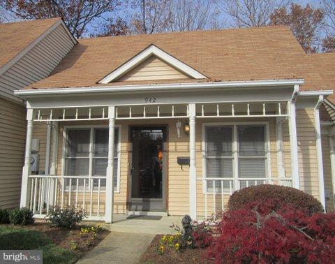 942 Riversedge Circle Annapolis, MD 21401 - Photo 1 of 27 Walking Distance to Heritage Harbour Lodge!