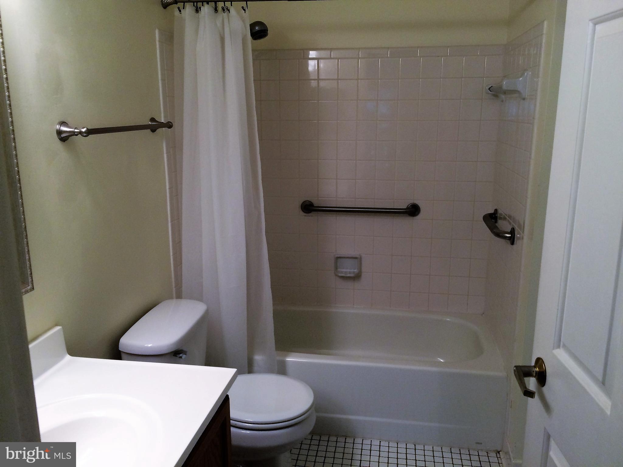 942 Riversedge Circle Annapolis, MD 21401 - Photo 11 of 27 Bathroom