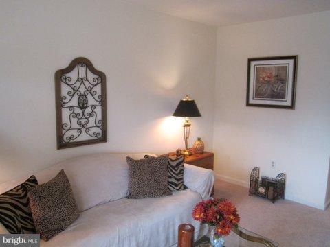942 Riversedge Circle Annapolis, MD 21401 - Photo 3 of 27 Living Room