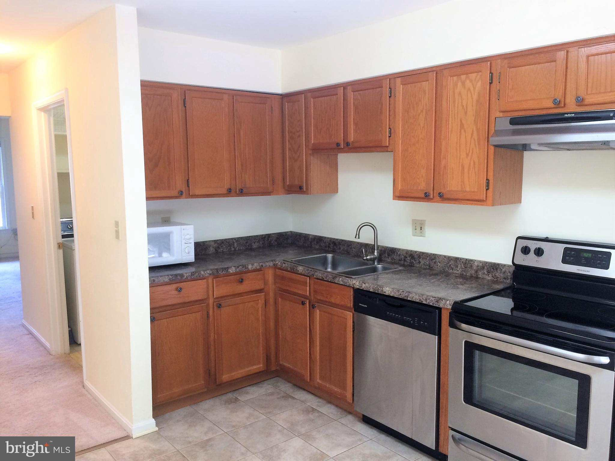 942 Riversedge Circle Annapolis, MD 21401 - Photo 5 of 27 Efficient, eat-in Kitchen
