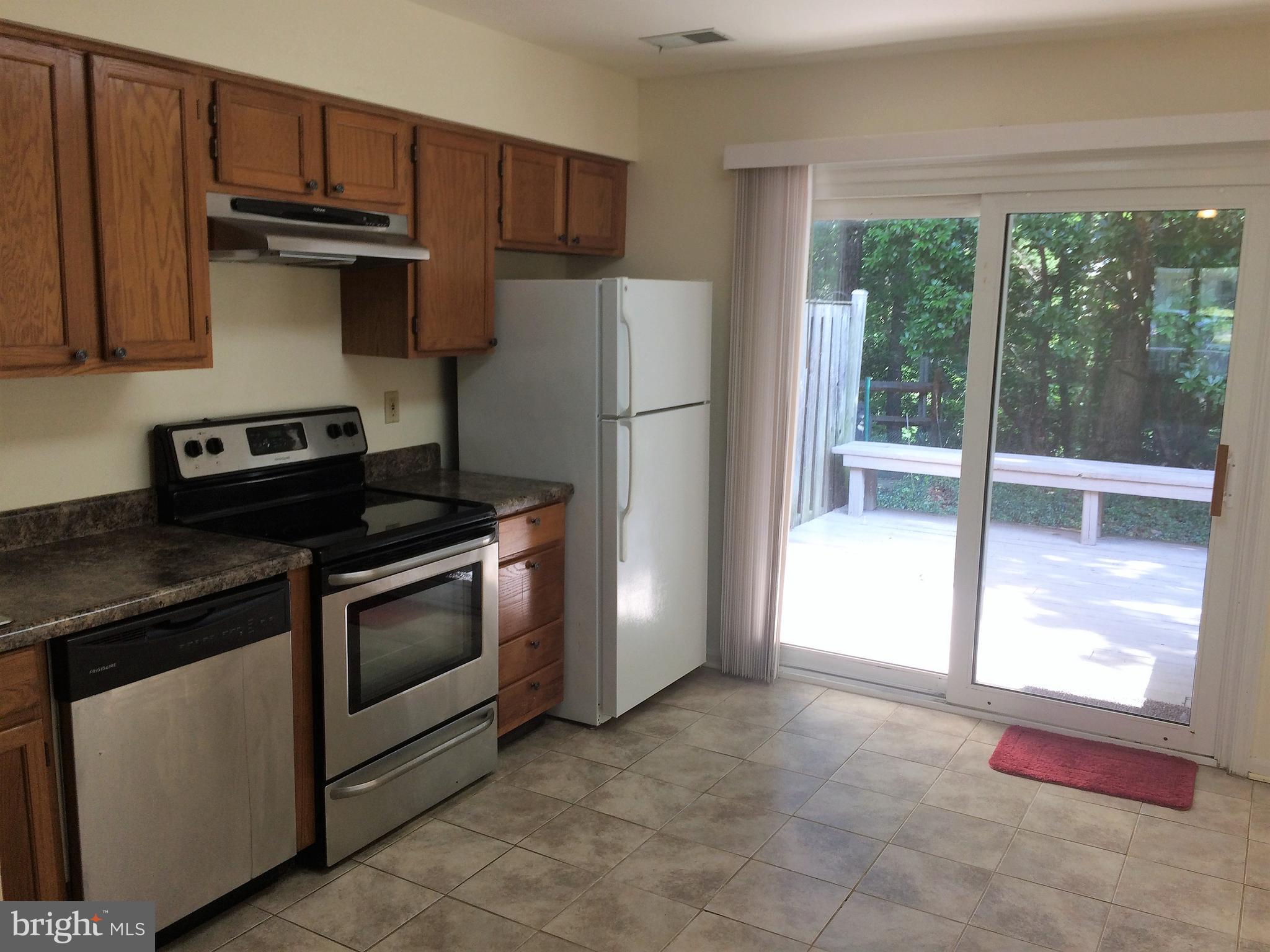 942 Riversedge Circle Annapolis, MD 21401 - Photo 6 of 27 Kitchen with sliders to the Deck and Woods beyond