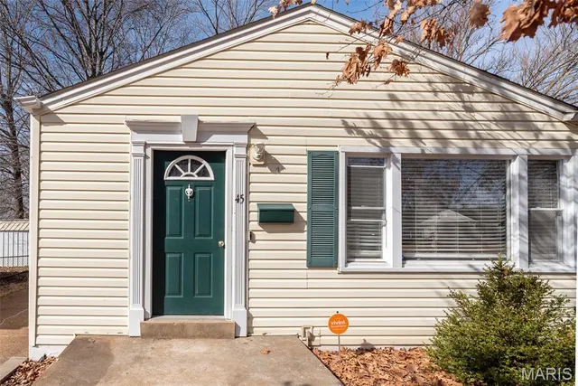 $115,000 | 45 La Venta Drive, Florissant, MO 63031