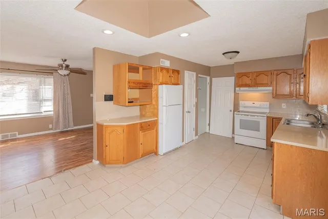 $115,000 | 45 La Venta Drive, Florissant, MO 63031