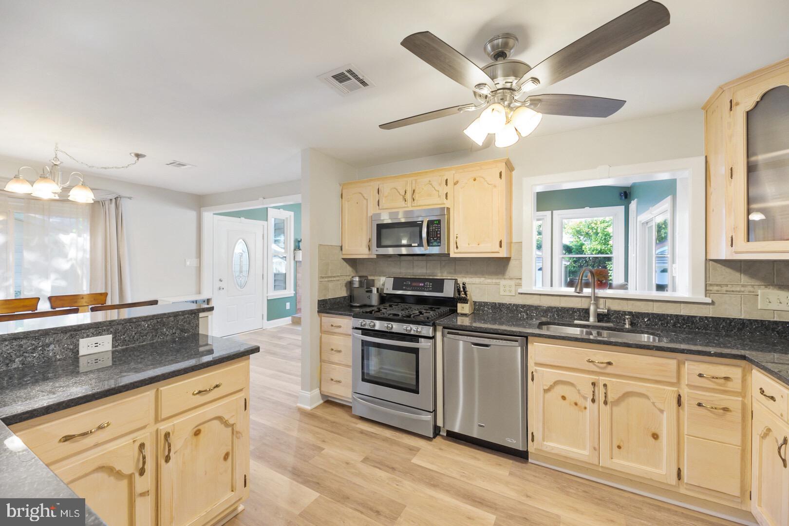 600 Williamsburg Road Sterling, VA 20164 - Photo 7 of 40 Upgraded Kitchen