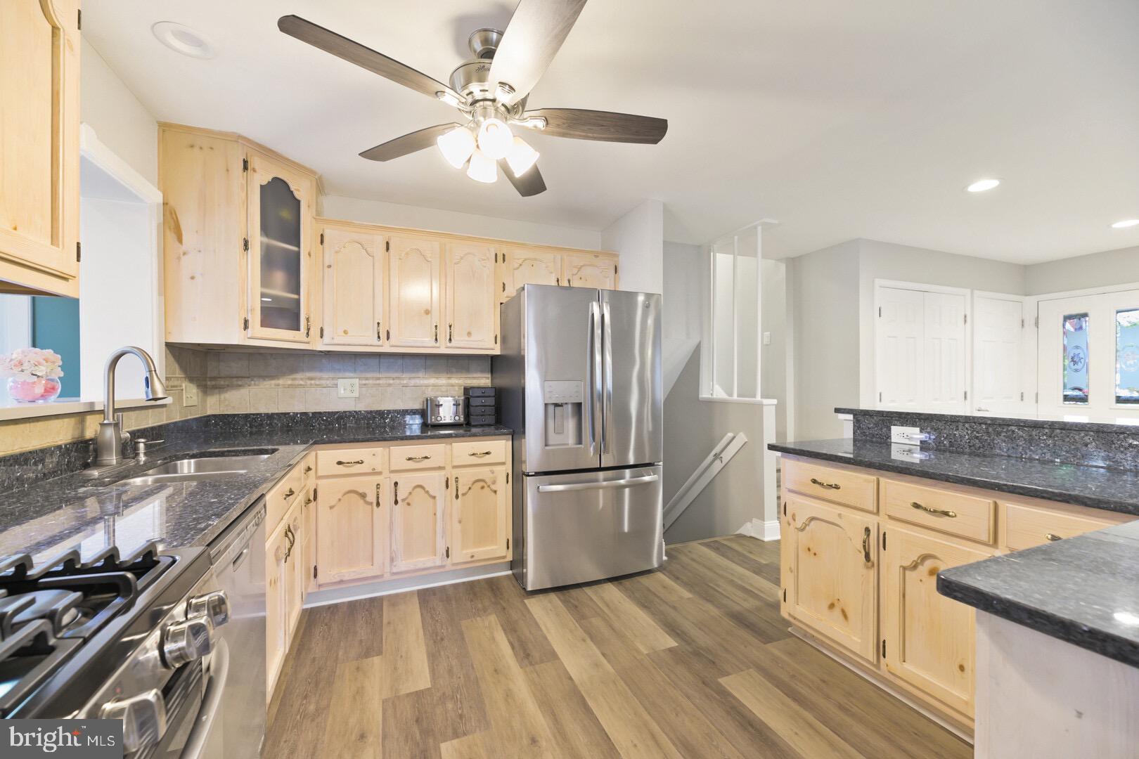 600 Williamsburg Road Sterling, VA 20164 - Photo 9 of 40 Stainless Steel Appliances