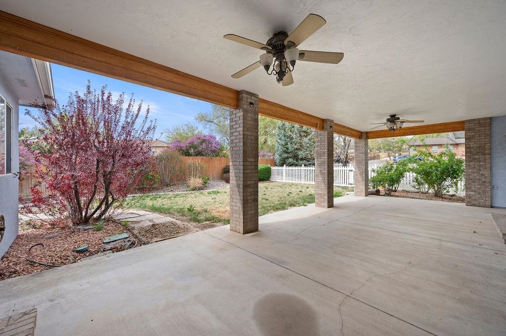 2285 Vista Rio Court Grand Junction, CO 81507 - Photo 31 of 34 a very nice looking room with a large window