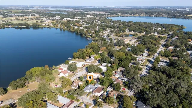 an aerial view of a residential houses and lake view