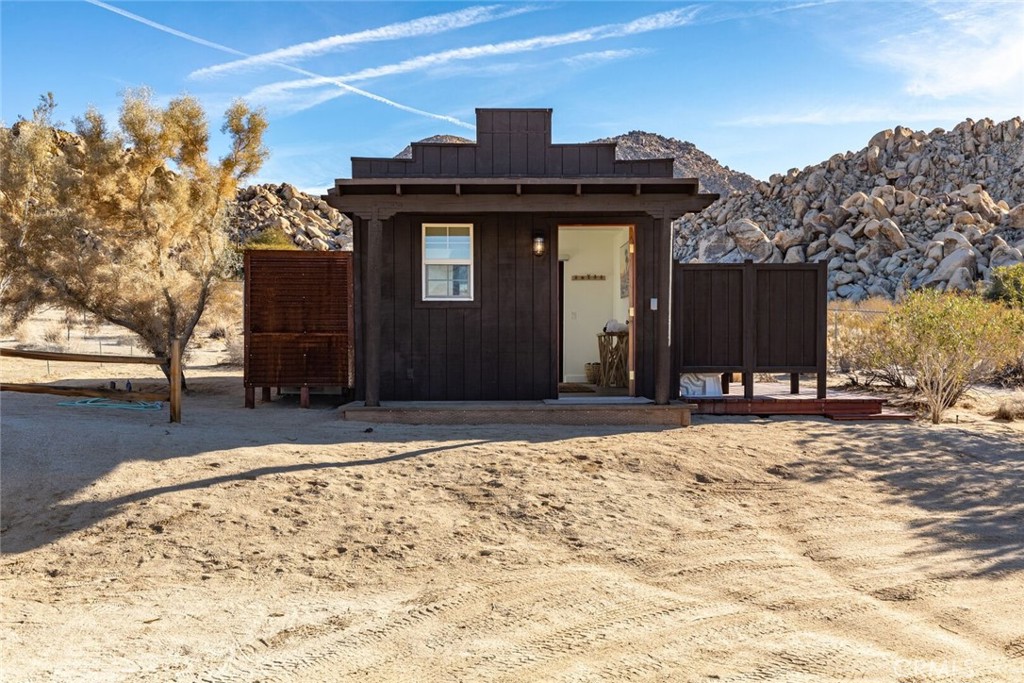 7030 Mile Square Road Joshua Tree, CA 92252 - Photo 51 of 58 a front view of a house
