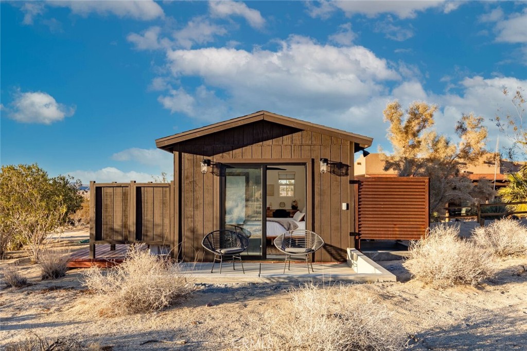 7030 Mile Square Road Joshua Tree, CA 92252 - Photo 57 of 58 a front view of a house