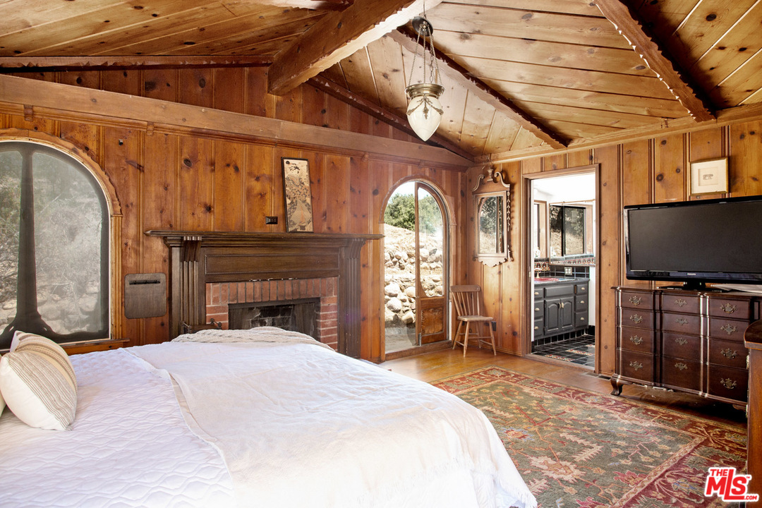 23299 Red Rock Road Topanga, CA 90290 - Photo 18 of 40 Gallery Image 18