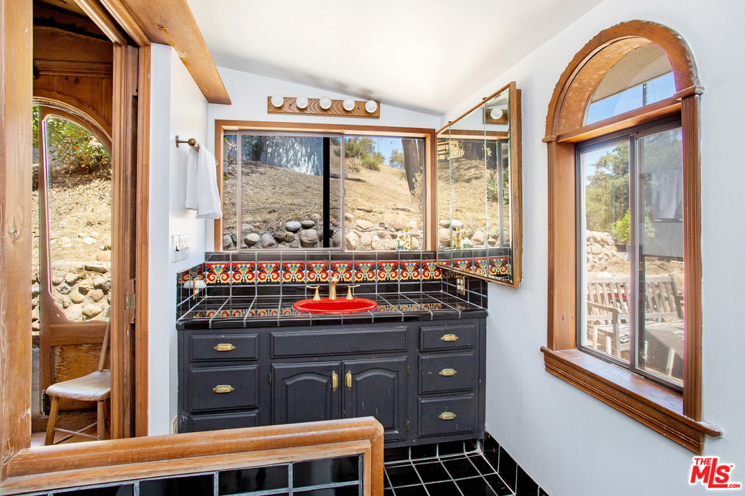 23299 Red Rock Road Topanga, CA 90290 - Photo 19 of 40 Gallery Image 19