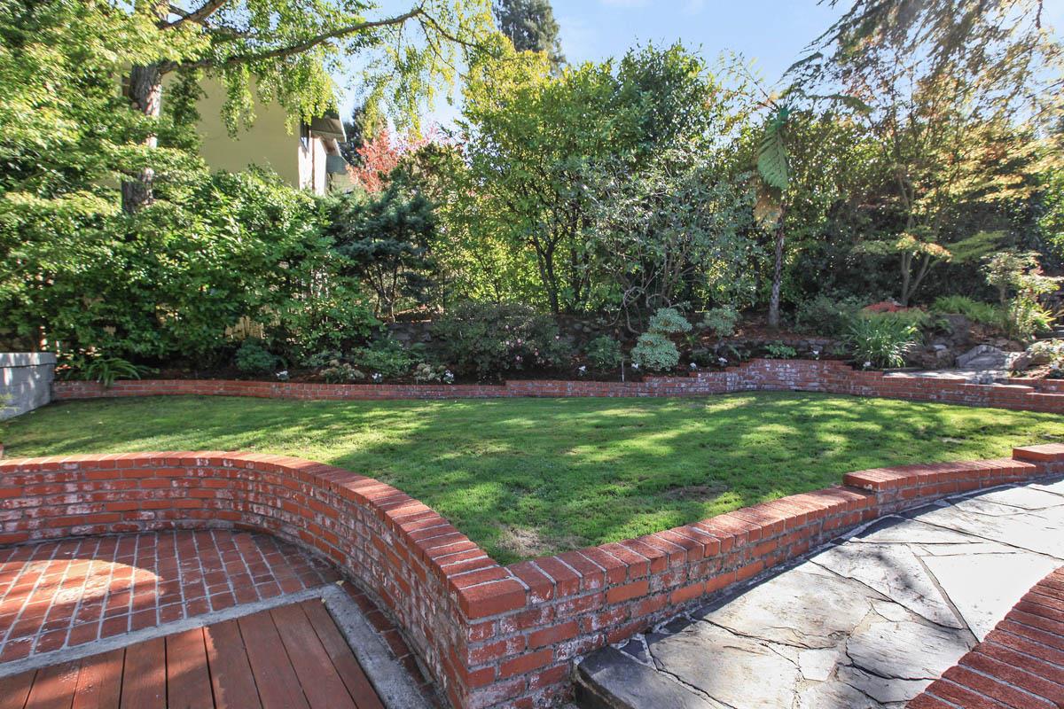 973 Baileyana Road Hillsborough, CA 94010 - Photo 29 of 35 a view of a backyard with a garden