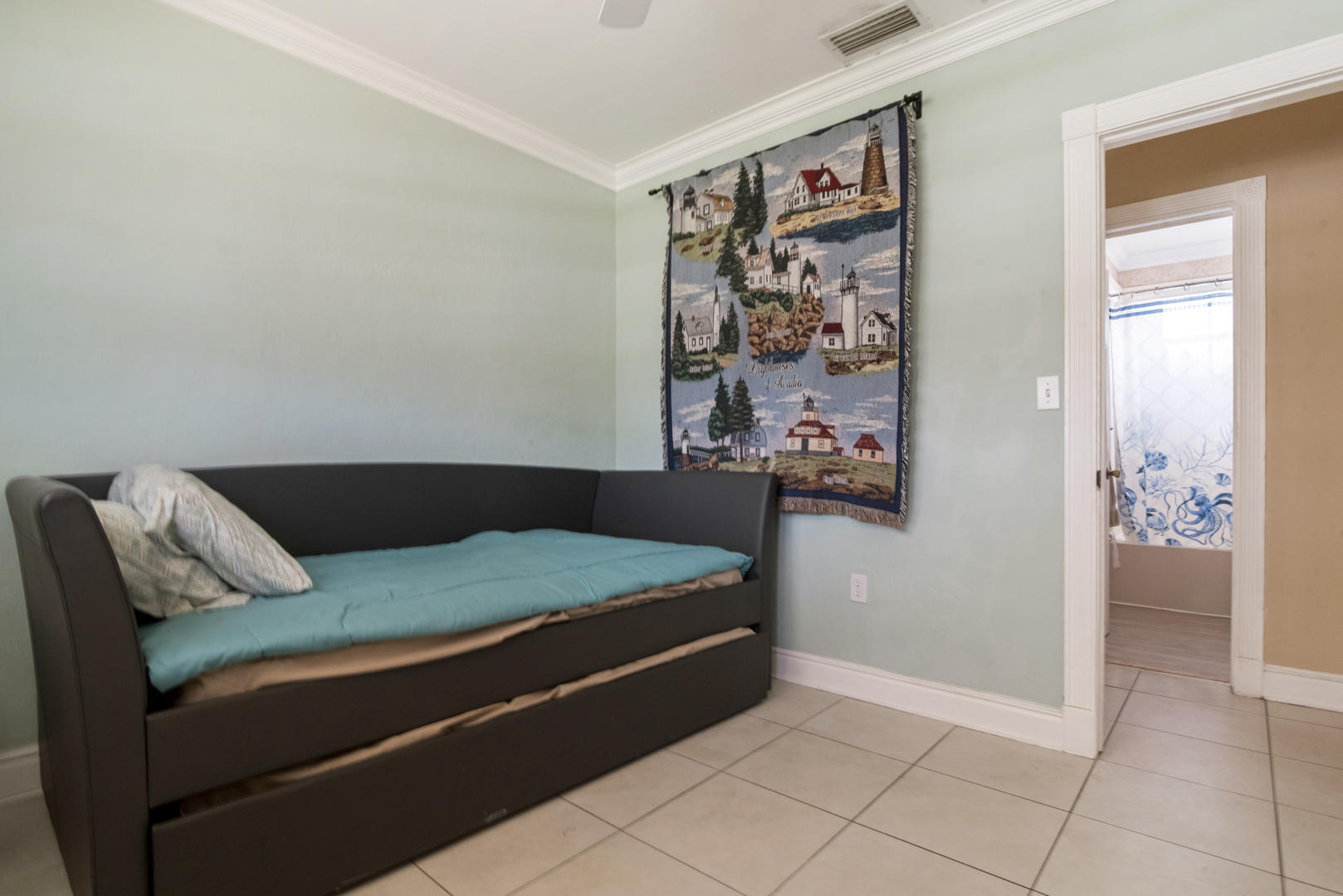 320 East Lake Road Palm Springs, FL 33461 - Photo 14 of 22 Room
