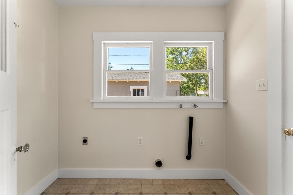 395 Loreto Street Mountain View, CA 94041 - Photo 21 of 28 a view of a small space with window