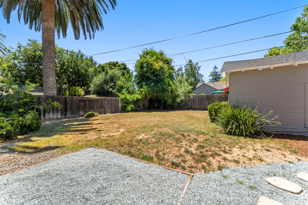 395 Loreto Street Mountain View, CA 94041 - Photo 22 of 28 a view of a backyard of a house