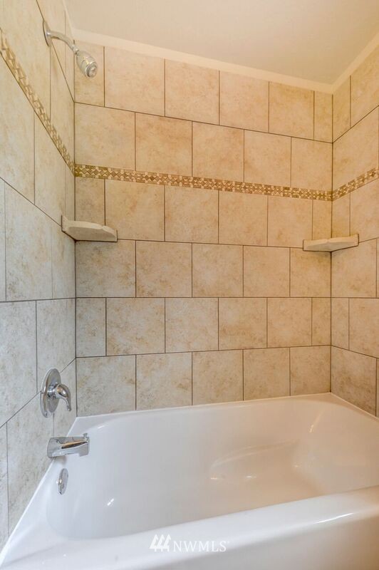 8816 Northeast 187th Street Bothell, WA 98011 - Photo 9 of 15 Gallery Image 9