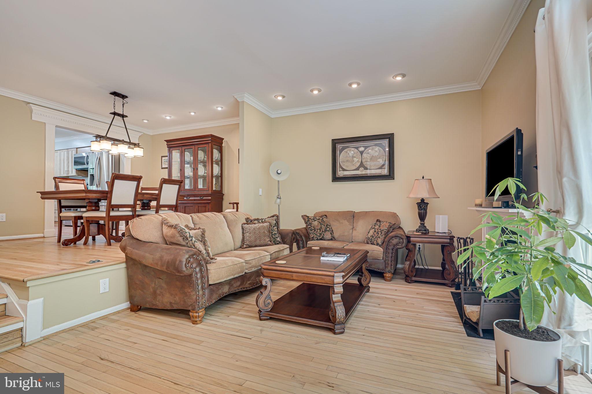 11722 Decade Court Reston, VA 20191 - Photo 11 of 44 Living Room