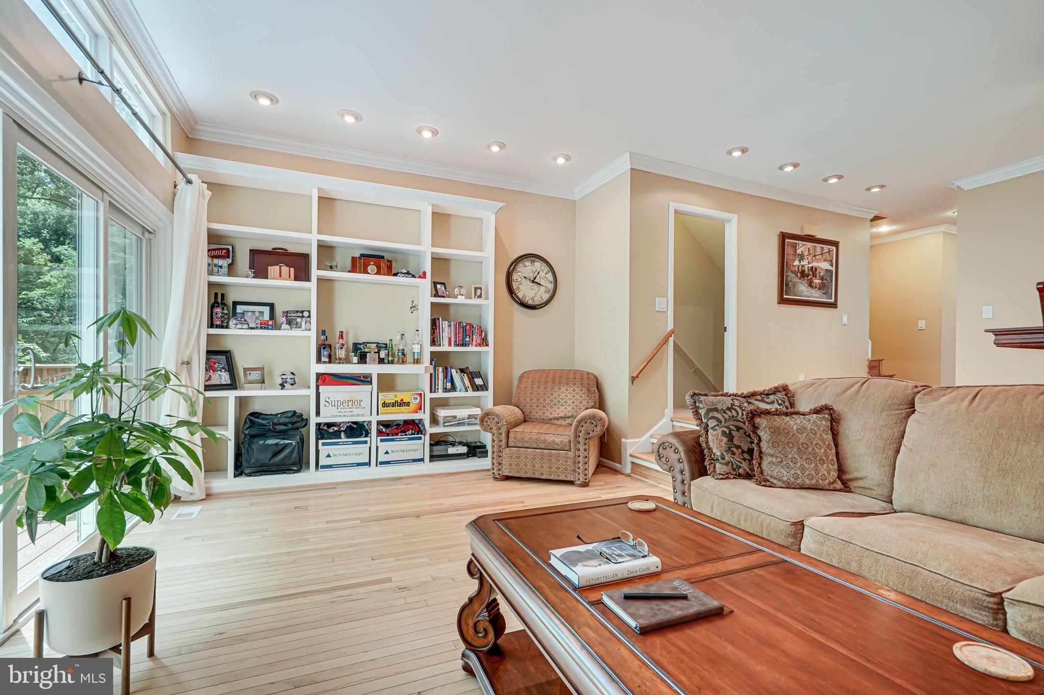 11722 Decade Court Reston, VA 20191 - Photo 12 of 44 Living Room