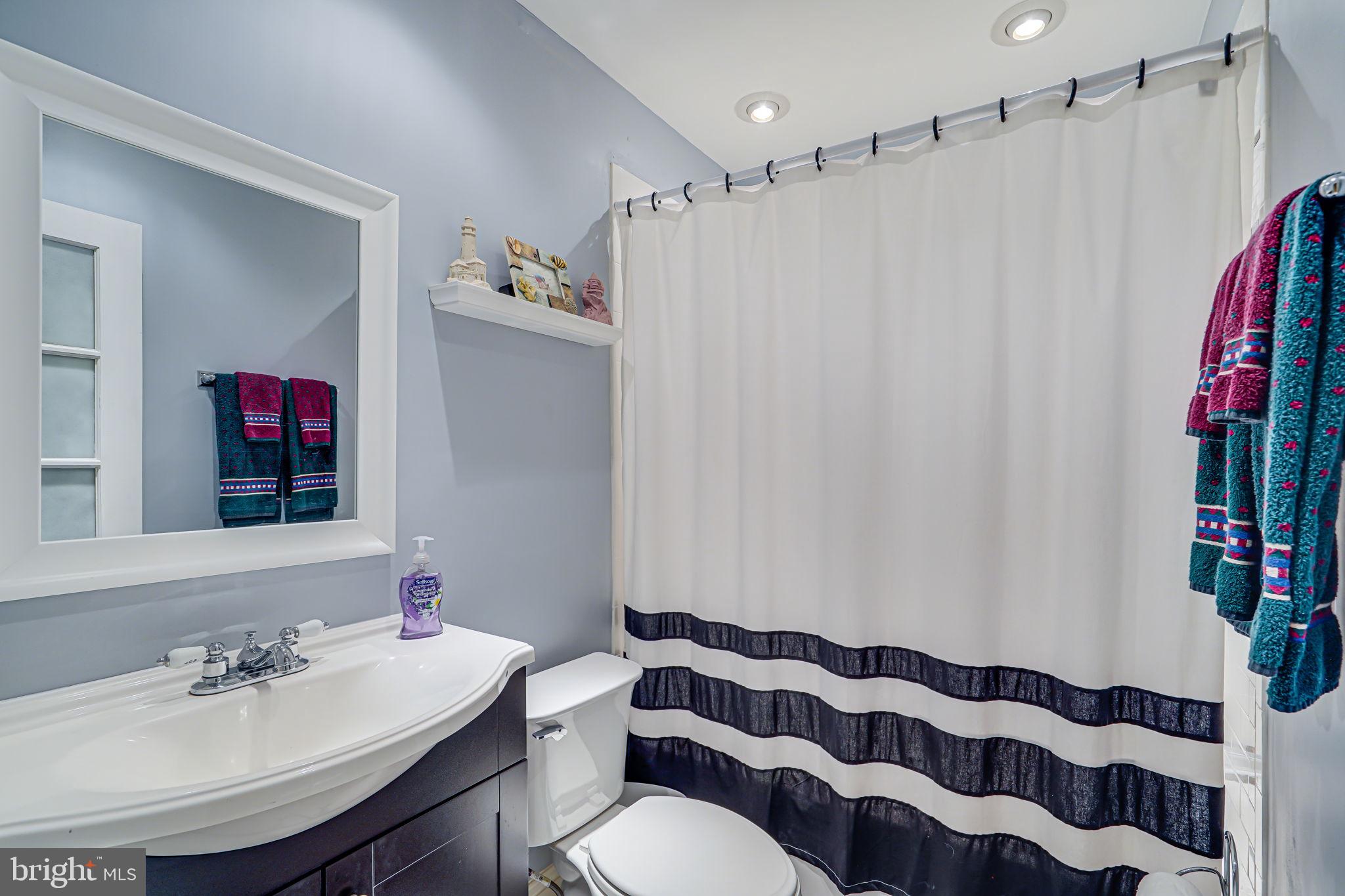 11722 Decade Court Reston, VA 20191 - Photo 21 of 44 2nd Bathroom