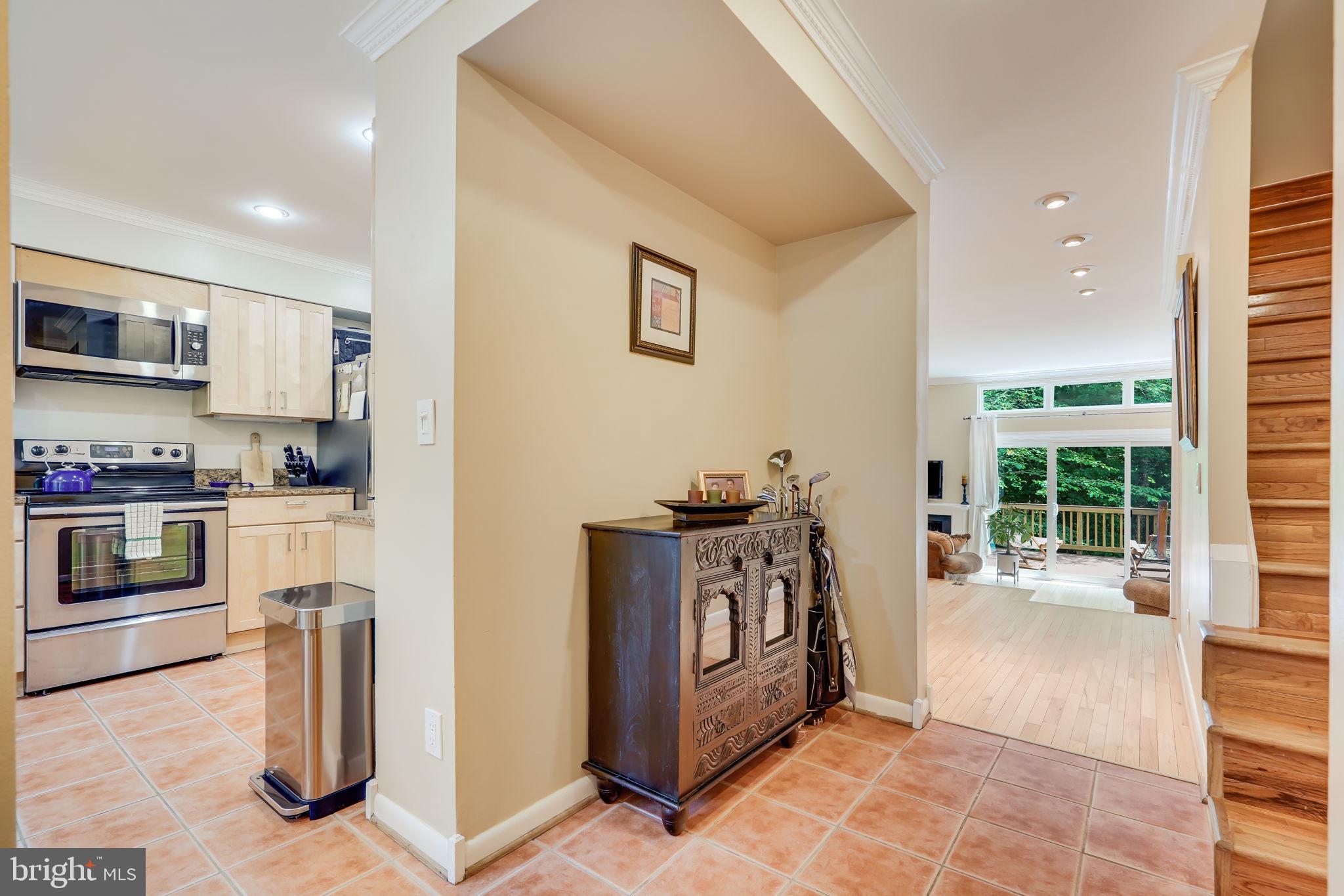 11722 Decade Court Reston, VA 20191 - Photo 3 of 44 Entry foyer
