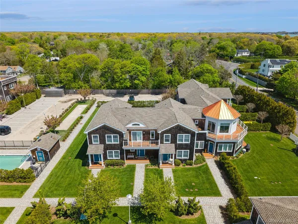 $1,150,000 | 68 Foster Avenue, Unit 19, Hampton Bays, NY 11946