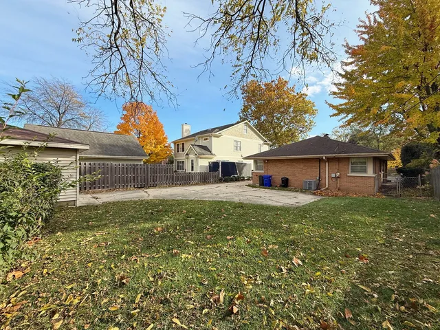 $470,000 | 548 Elm Street, Glen Ellyn, IL 60137