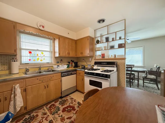 $470,000 | 548 Elm Street, Glen Ellyn, IL 60137