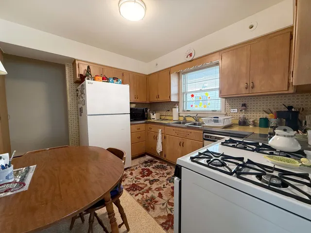 $470,000 | 548 Elm Street, Glen Ellyn, IL 60137