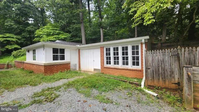 a view of front of house with a yard