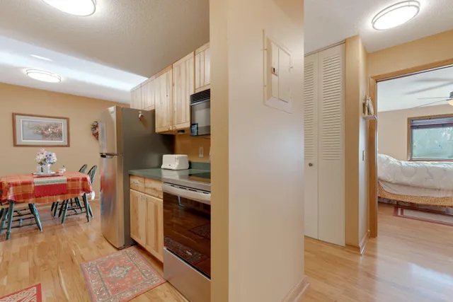 $169,900 | 1304 West Medicine Lake Drive, Unit 323, Plymouth, MN 55441