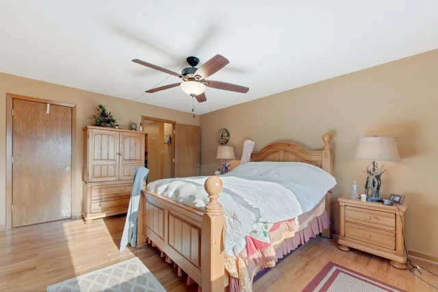 $169,900 | 1304 West Medicine Lake Drive, Unit 323, Plymouth, MN 55441