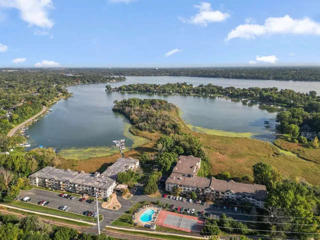$169,900 | 1304 West Medicine Lake Drive, Unit 323, Plymouth, MN 55441