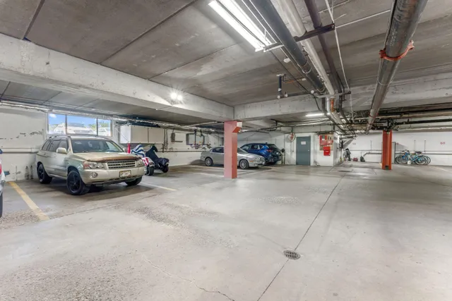 $169,900 | 1304 West Medicine Lake Drive, Unit 323, Plymouth, MN 55441