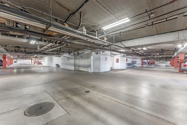 $169,900 | 1304 West Medicine Lake Drive, Unit 323, Plymouth, MN 55441