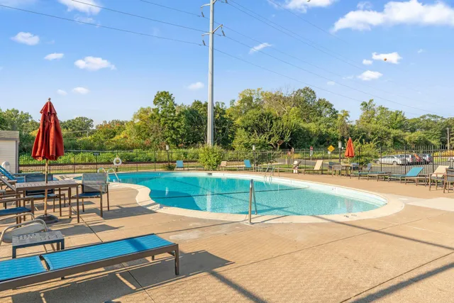 $169,900 | 1304 West Medicine Lake Drive, Unit 323, Plymouth, MN 55441