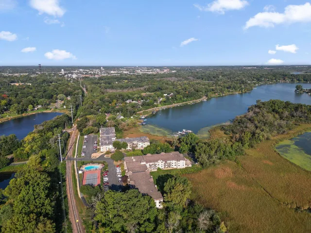 $169,900 | 1304 West Medicine Lake Drive, Unit 323, Plymouth, MN 55441