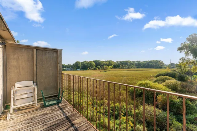 $169,900 | 1304 West Medicine Lake Drive, Unit 323, Plymouth, MN 55441