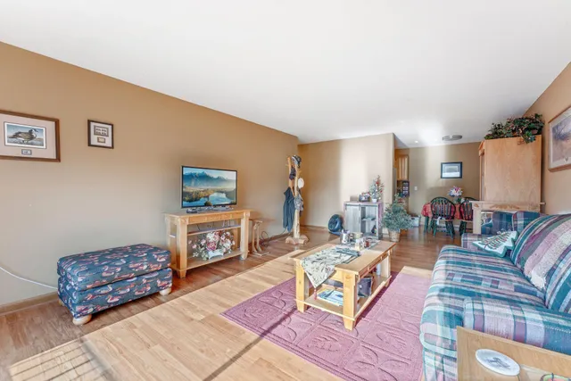 $169,900 | 1304 West Medicine Lake Drive, Unit 323, Plymouth, MN 55441