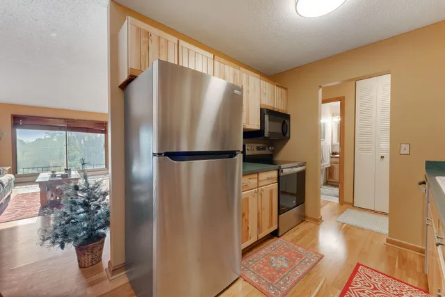 $169,900 | 1304 West Medicine Lake Drive, Unit 323, Plymouth, MN 55441
