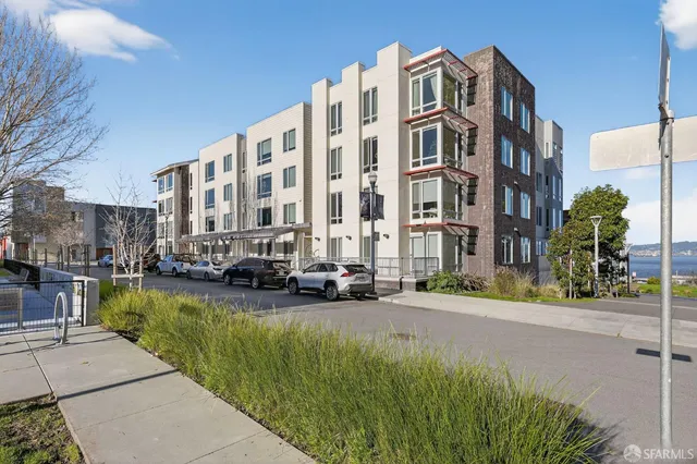$4,600 | 10 Innes Court, Unit 401, San Francisco, CA 94124