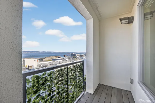 $4,600 | 10 Innes Court, Unit 401, San Francisco, CA 94124