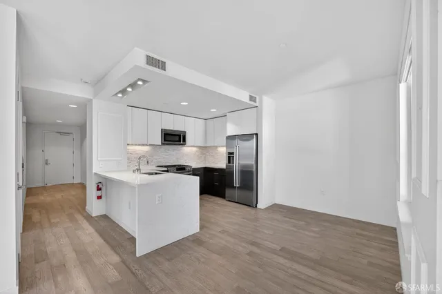 $4,600 | 10 Innes Court, Unit 401, San Francisco, CA 94124