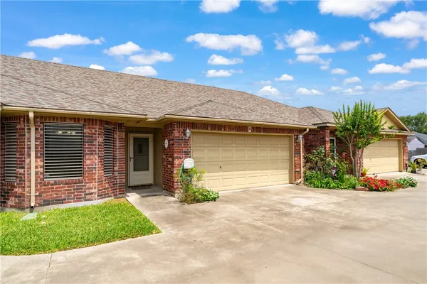 $184,900 | 2839 McKinzie Road, Unit 10, Corpus Christi, TX 78410